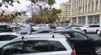 TƏKLİF: Məktəblərin qarşısında avtomobillərin dayanma-durmasına qadağa qoyulmalıdır