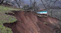 Astarada torpaq sürüşməsi: Kənd sakinləri qorxuya düşdü - FOTO