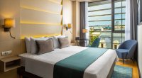 Bakıda hotelə gedərkən uşaqlarını da aparan qadını sevgilisi pəncərədən atdı