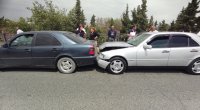 Kürdəmirdə iki “Mercedes” toqquşdu - Xəsarət alan var - FOTO