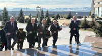 Qusarda Heydər Əliyevin abidəsinə kütləvi ZİYARƏT başlandı – FOTO