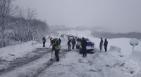 Qar yolu bağladı, sürücülər çarəsiz qaldı – FOTO