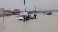 Təcili yardım maşını da suda batdı – FOTO/VİDEO