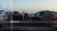 Bakıda yük maşını ilə BMW toqquşdu: Tıxac yarandı - VİDEO