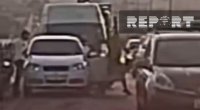 Bakıda moped sürücüsü yolun ortasında sürücünü döydü – ANBAAN VİDEO