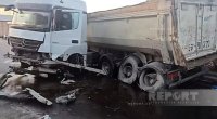 Abşeronda yük maşını idarəetmədən çıxaraq məhəccərlərə çırpıldı - VİDEO