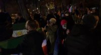 Rza Pəhləvinin tərəfdarları İranın İrəvandakı səfirliyi qarşısında etiraz aksiyası KEÇİRDİLƏR - VİDEO