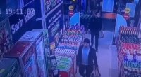 Mağazadan oğurluq edənlər kameraya düşdü &ndash; ANBAAN VİDEO 