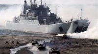 Ukrayna ordusu Krımda Rusiyanın iki gəmisinə zərbə endirdi - VİDEO