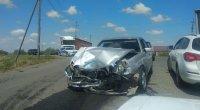 Biləsuvarda yük maşını ilə &ldquo;Mercedes&rdquo; toqquşdu: xəsarət alanlar var