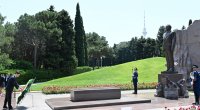 Türkmənistan Prezidenti Heydər Əliyevin məzarını ziyarət etdi &ndash; FOTO