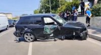 Bakıda "Mercedes"lə &ldquo;Range Rover&rdquo; toqquşdu: Xəsarət alanlar var &ndash; VİDEO