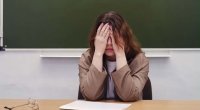 Müəllimi şantaj üçün açıq-saçıq fotolarını direktora göstərib...