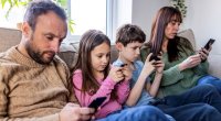 Uşaqlar telefonu əlindən qoymur, valideynlərin səsi çıxmır... &ndash; Gələcək nəsli qorumaq üçün ictimai qınaq ZƏRURƏTİ