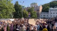 Müdafiə nazirinin istefasından sonra Ukraynada kütləvi etiraz aksiyaları BAŞLADI &ndash; VİDEO