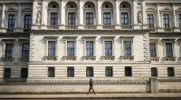 Britaniya diplomatlarını İrandan geri çağırdı
