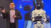 Robot təqdimat zamanı qəfil yıxıldı &ndash; ANBAAN VİDEO