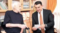 Nazir 96 yaşlı Xalq artistini evində ziyarət etdi&ndash; FOTO