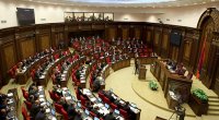 Azərbaycan əleyhinə sərt açıqlamalar verən Knyaz Həsənov Ermənistanda yeni parlamentin iclasına sədrlik edir - FOTO