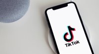 Canlı yayımda qadınları söyən "tiktoker" CƏRİMƏLƏNDİ
