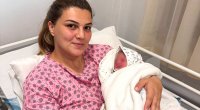 Təcili yardım maşınında uşaq dünyaya gətirdi - Fotolar