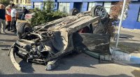 Sumqayıtda BMW üç avtomobilə çırpılıb aşdı &ndash; Xəsarət alanlar var &ndash; VİDEO
