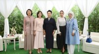 Mehriban Əliyeva Bişkekdə dekorativ-tətbiqi sənət ustalarının əl işlərindən ibarət sərgidə - FOTO/VİDEO