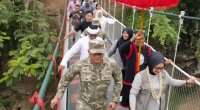 724 minlik körpü açılışda çökdü - Video