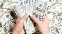 İş adamı sevgilisinə hədiyyə etdiyi 369 min dolları geri istədi