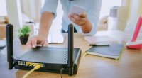 Qadın Wi-Fi-ın işini yaxşılaşdırmaq üçün 20 üsul sınadı: Yalnız 6-sı işə yaradı