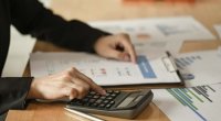 Bank kredit borcuna görə borclunun qohumlarına zəng edə bilər? - AÇIQLAMA