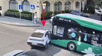 Avtobus zolağına daxil olan sürücülərin səbəb olduğu QƏZALAR &ndash; ANBAAN VİDEO