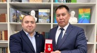 Aqil Ələsgər Bişkekdə medalla təltif olundu &ndash; Qırğızıstan Jurnalistlər Birliyinin fəxri üzvü seçildi - FOTO