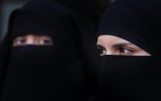 Daha bir müsəlman ölkəsində niqab QADAĞAN EDİLDİ