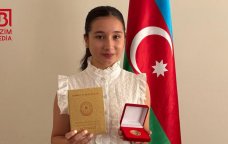 “Oxumaqdan başqa heç nə etmirdim” - Məktəbi qızıl nişanla bitirən Məryəm