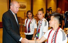 Ərdoğan Azərbaycan millisinin futbolçuları ilə görüşdü - FOTO