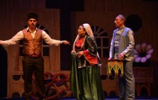 Səhnəyə DÖNÜŞ - Teatrlar yeni mövsümə hansı yeniliklərlə başlayır? – SORĞU