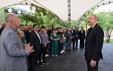 Prezident Badara kəndində sakinlərlə görüşdü – FOTO