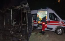 Rusiya Ukraynada mikroavtobusu dronla belə vurdu: 10 yaralı var - ANBAAN VİDEO