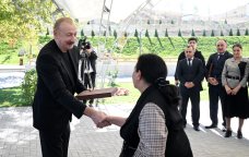 İlham Əliyev Horovlu sakinlərinə mənzillərin açarlarını təqdim etdi - FOTO