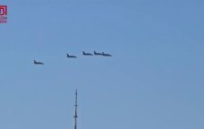 Hərbi təyyarələr Bakı səmasında - Qələbə Paradına hazırlıq uçuşları – VİDEO