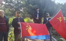 SON DƏQİQƏ! Bakıda SSRİ bayrağı qaldıranlar saxlanıldı – VİDEO