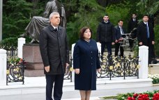 Rəsmilər Fəxri Xiyabanda – FOTO