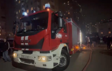 Bakıda yaşayış binasında yanğın - Xəsarət alan var – VİDEO