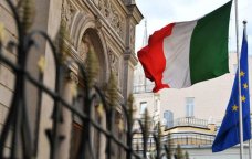 İtaliyada İran Konsulluğunun lövhəsi söküldü - VİDEO