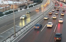 XƏBƏRDARLIQ: Aeroport şosesində yolu buz bağlayıb &ndash; FOTO