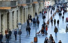 Azərbaycanda əhalinin artım tempi azalır - Çıxış yolları varmı?