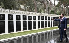 ABŞ Vitse-prezidenti Şəhidlər xiyabanını ziyarət etdi &ndash; FOTO/VİDEO