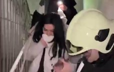 Bakıda yaşayış binasında güclü yanğın - Sakinlər belə təxliyə edildi &ndash; VİDEO