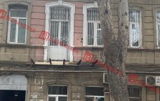 Bizim.Media YAZDI – Paytaxtın mərkəzi küçəsindəki köhnə balkonların yenilənməsinə başlanıldı – FOTO